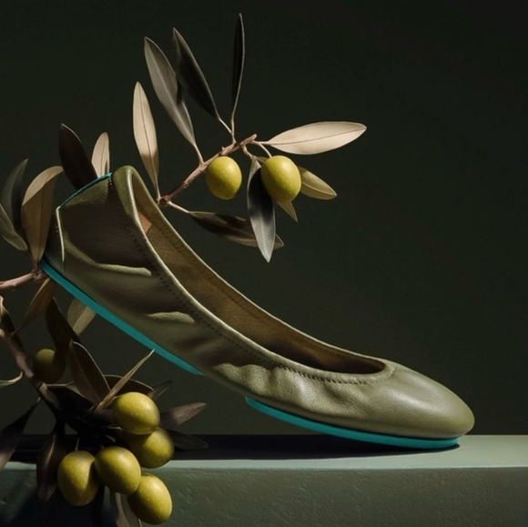 Tieks Olive Green Leather Flats Size 8 - Picture 2 of 11